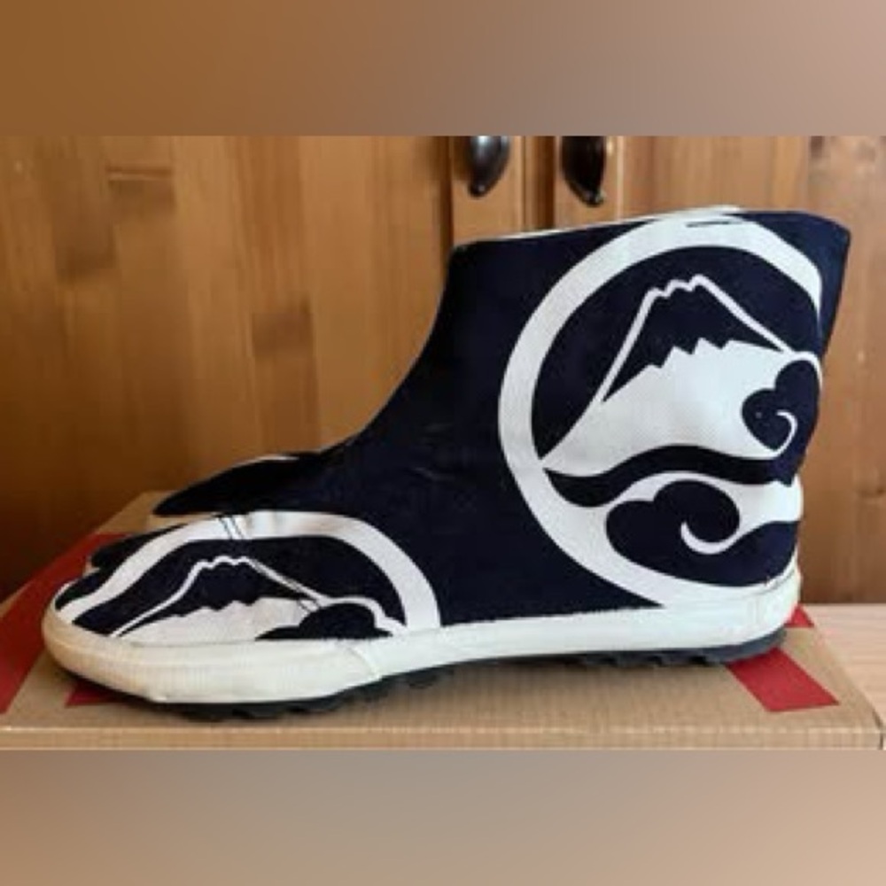 Elegant rare Blue and White Women's High-Top Tabi Sneakers with Mt Fuji design
